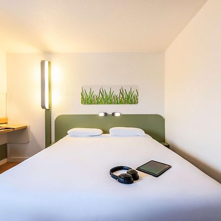 Ibis Budget Villefranche Limas エクステリア 写真