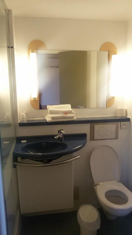 Ibis Budget Villefranche Limas エクステリア 写真