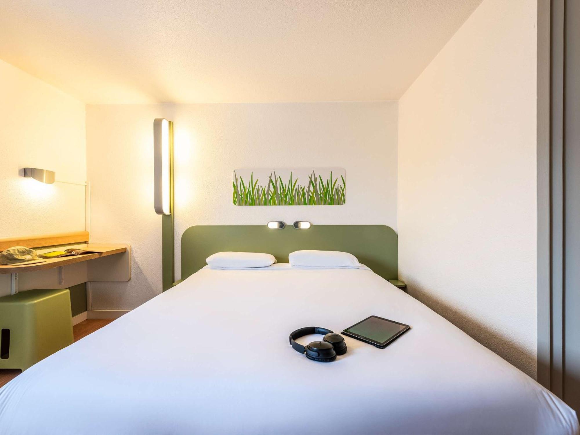 Ibis Budget Villefranche Limas エクステリア 写真