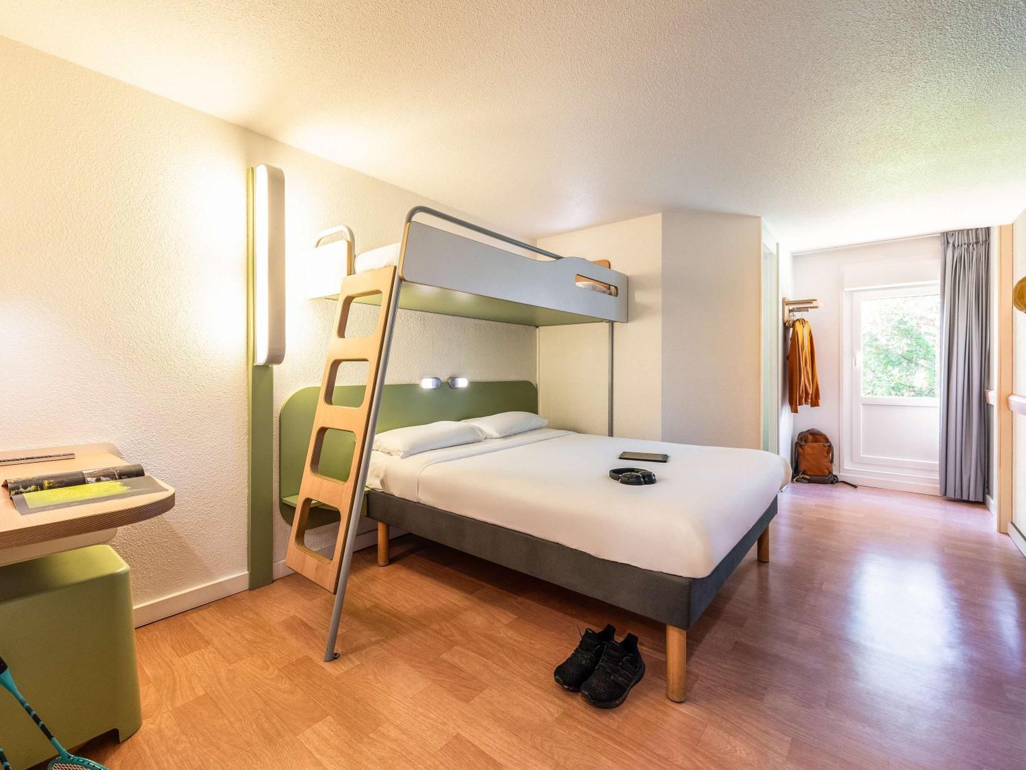 Ibis Budget Villefranche Limas エクステリア 写真
