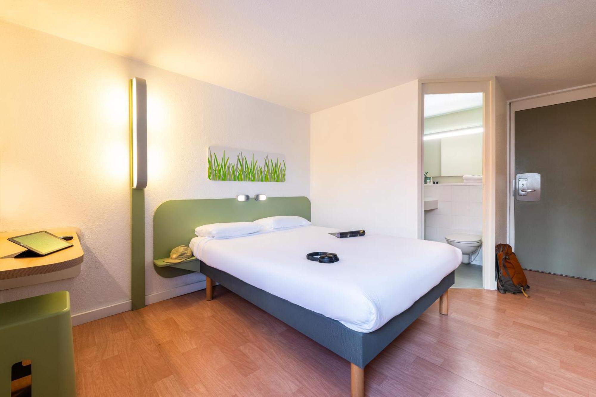 Ibis Budget Villefranche Limas エクステリア 写真