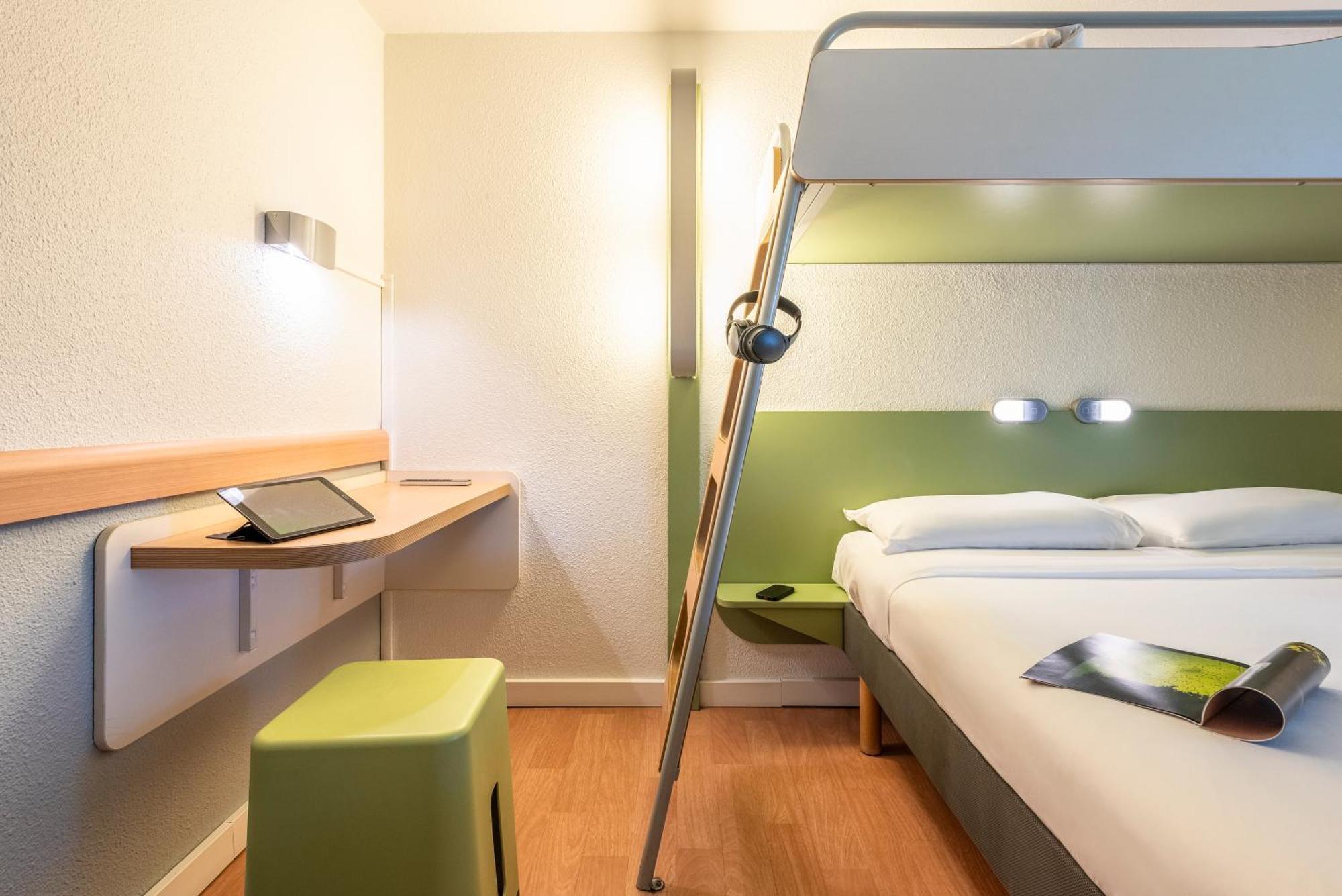 Ibis Budget Villefranche Limas エクステリア 写真